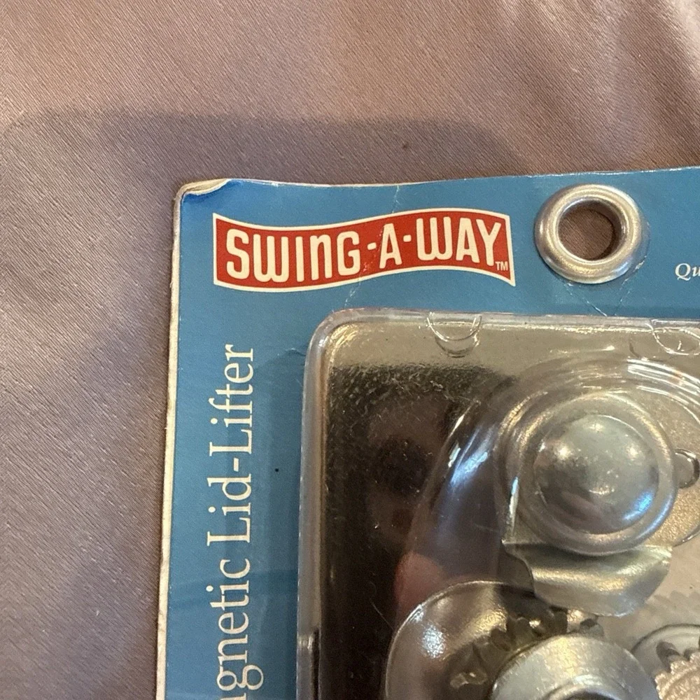 Vintage White Swing Away Wall Mount Can Opener With Magnetic Lid Lifter